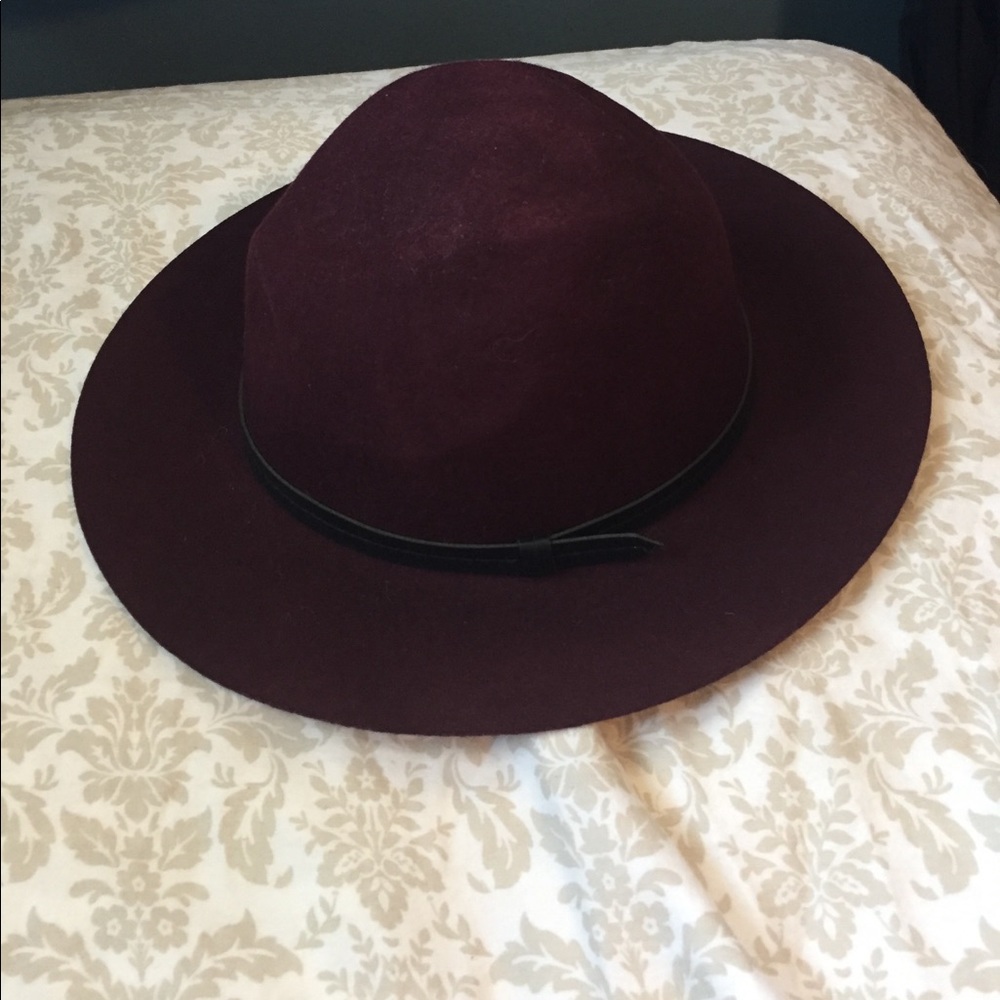 Steve Madden Maroon hipster hat