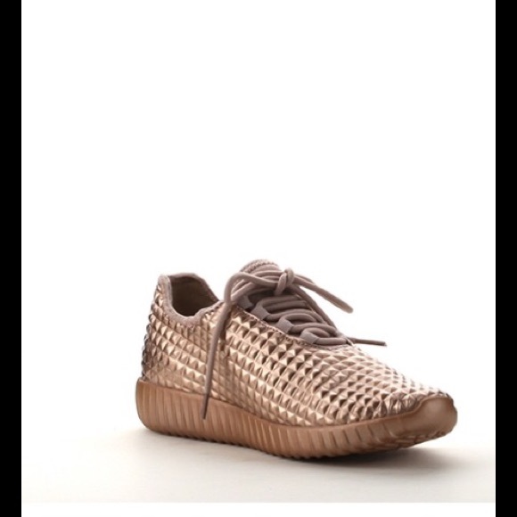 SALE!!! Rose Gold Flyknit Sneakers - Picture 2 of 7