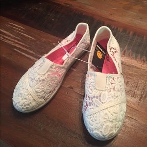SOLD NWT Kids Cream Lace Flats!