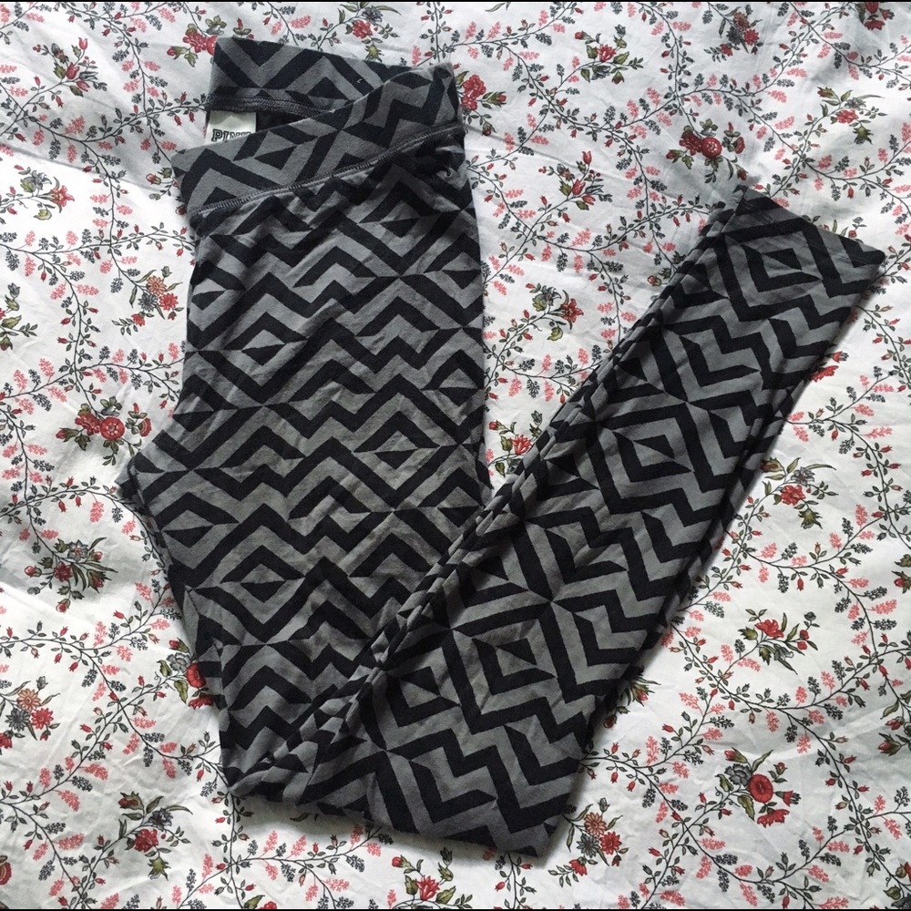 Victoria's Secret PINK chevron leggings