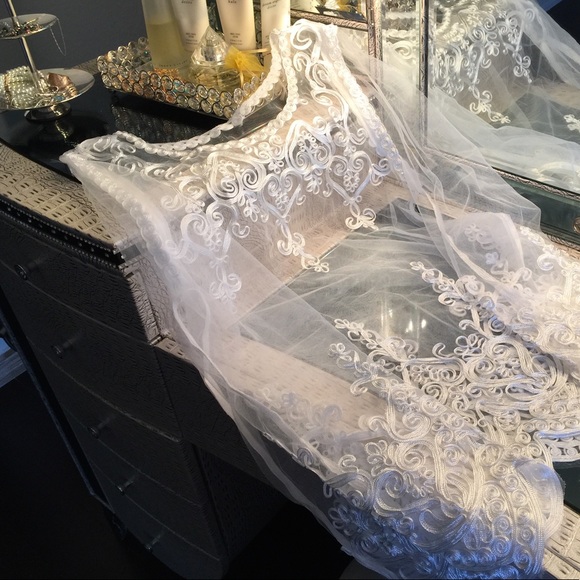 Beautiful lace sheer top coverup - Picture 4 of 5