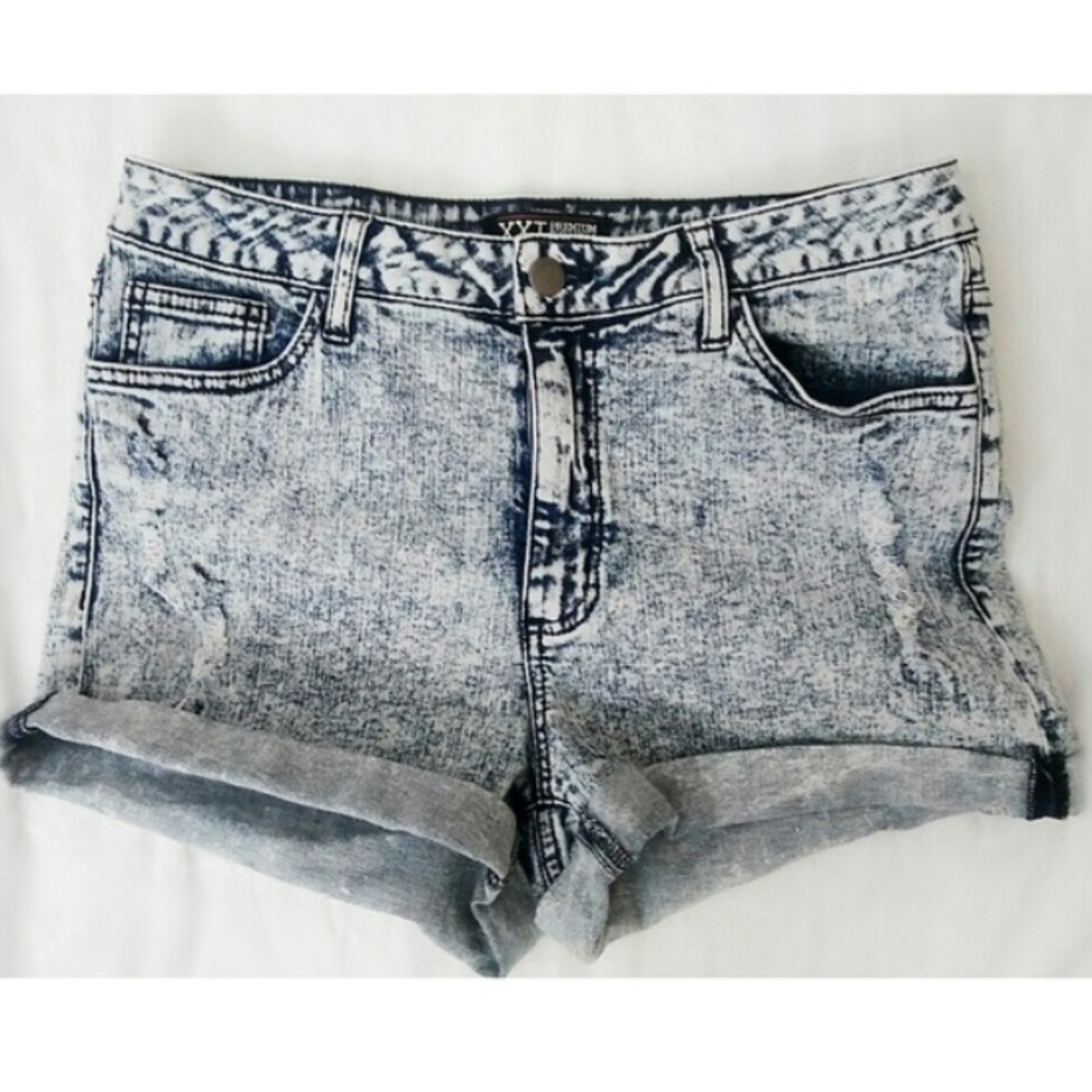 ☀️F21☀️ Acid Washed Cuffed Shorts