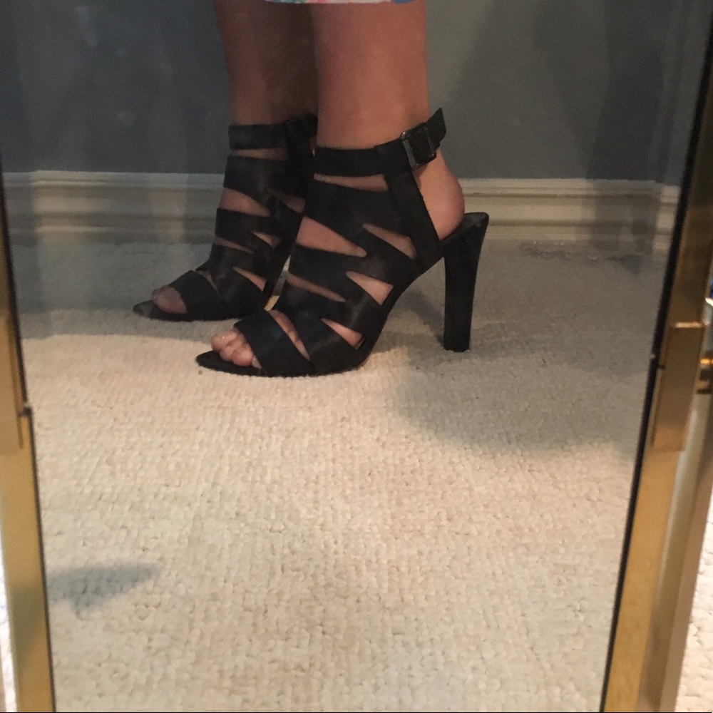 VINCE CAMUTO Black Heels