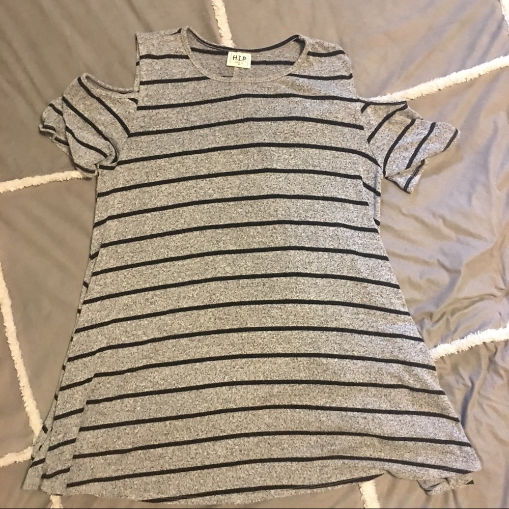 Long Striped Cutout Shirt. (M)