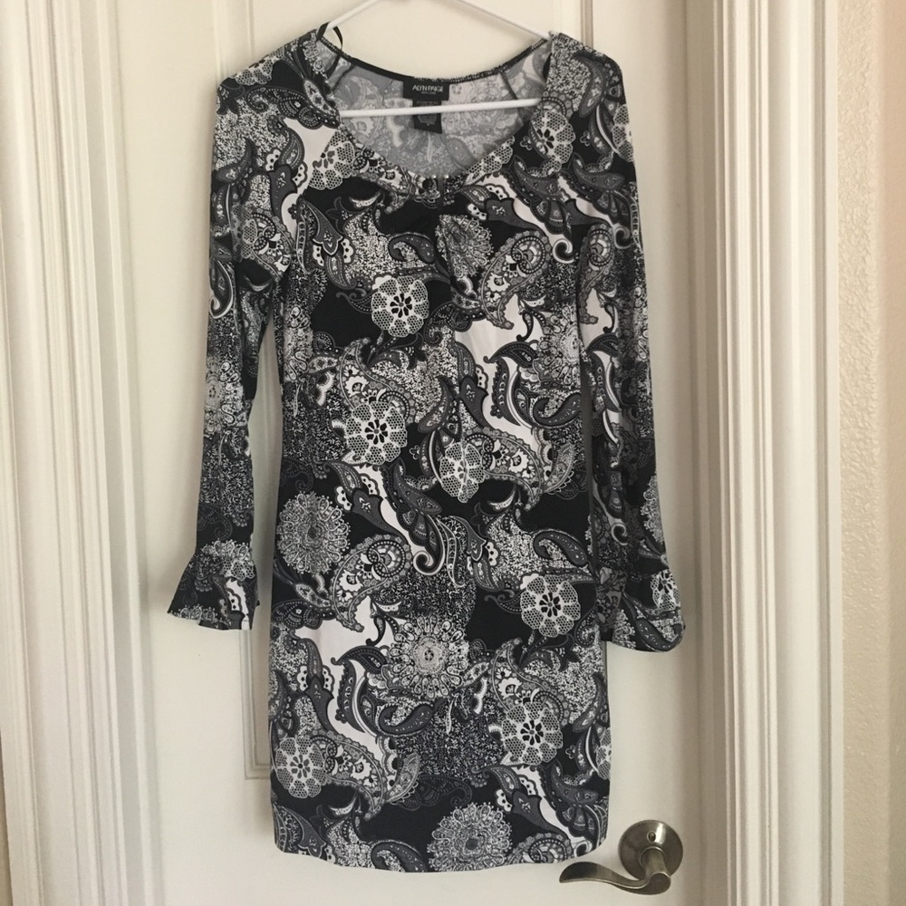 Groovy paisley dress with flare sleeves!