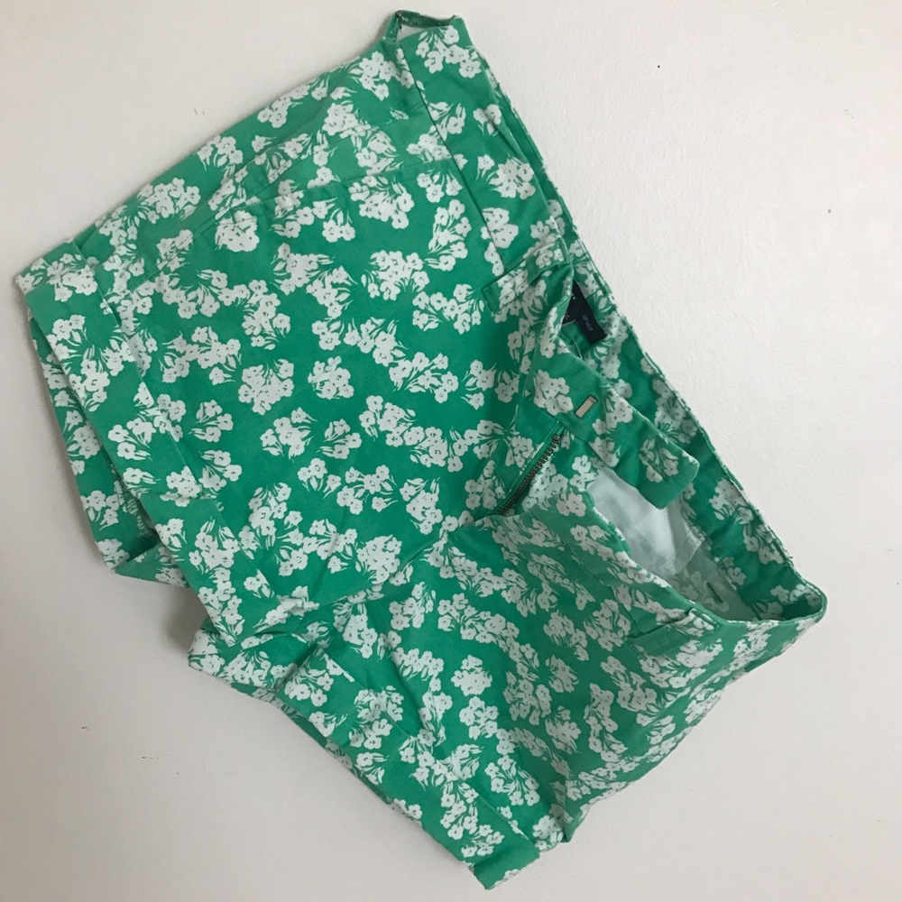 Stretchy green flowered shorts