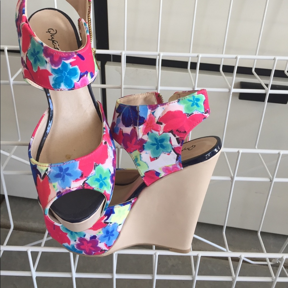 Floral wedges