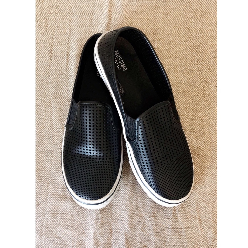 Black leather casual sneakers shoes