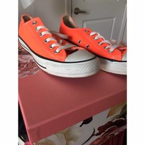 Neon coral Converse All Star Chucks low rise