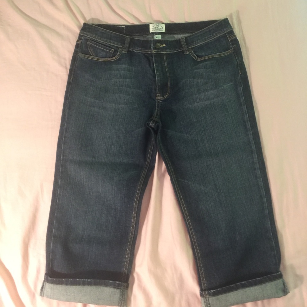 White House Black Market Blanc Capri Jeans