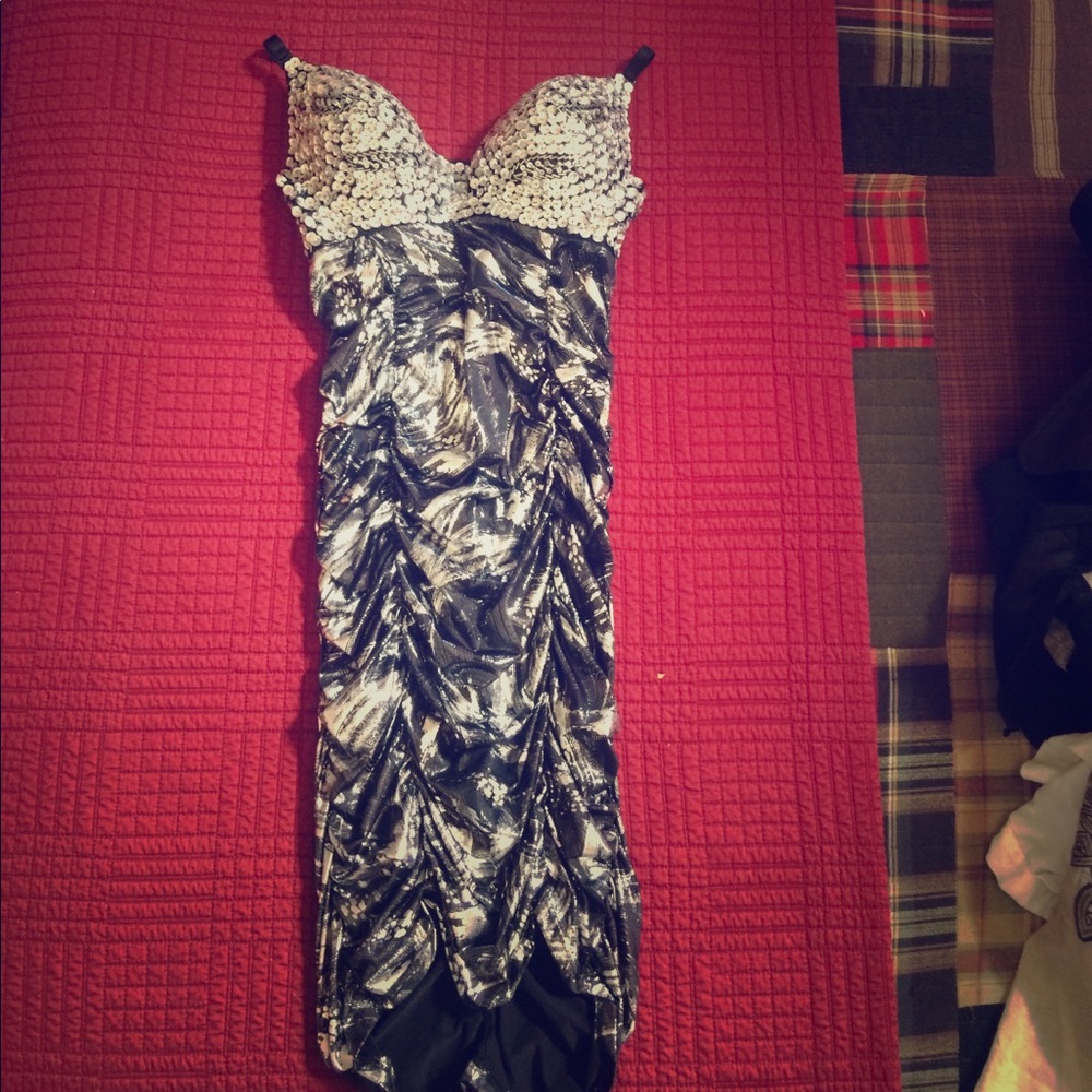 2be Bebe embellished dress - large like new