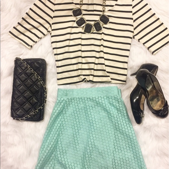 Cute turquoise color mini skirt. - Picture 1 of 4