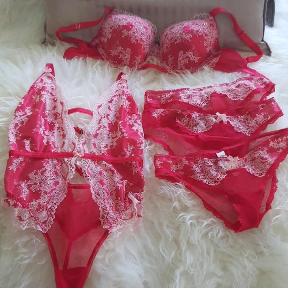 Stunning Victoria's Secret set