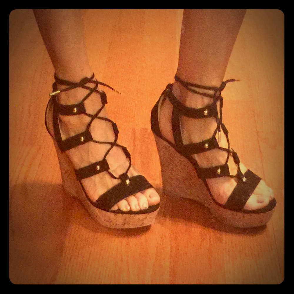 PRICE REDUCTION🌟🌟 Black strappy wedge❤ worn once