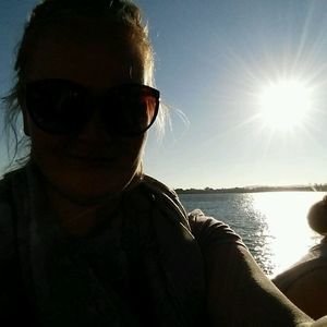 Meet your Posher, Caitlin