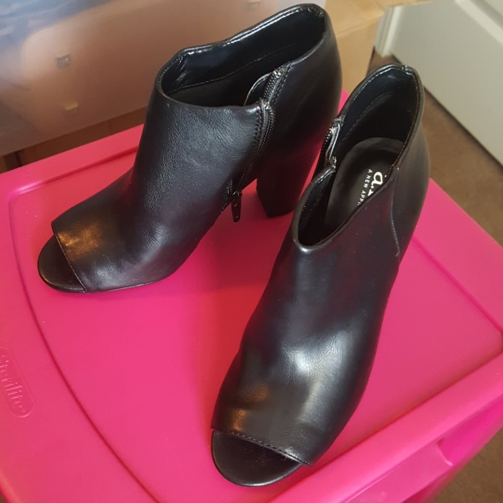Open toe bootie