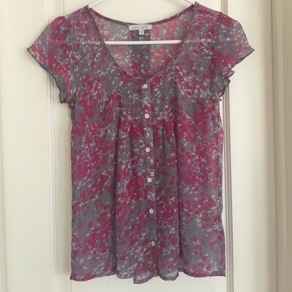 Adorable lightweight floral top
