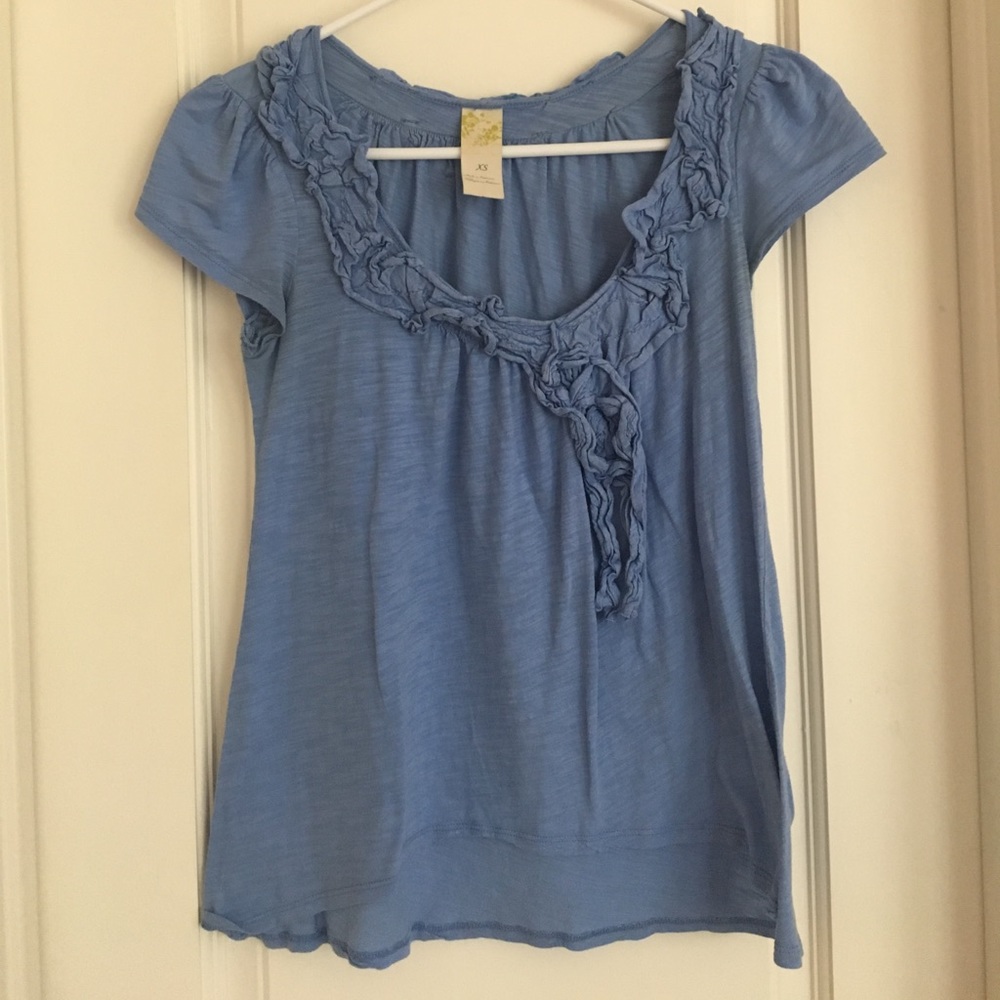 Cute and simple blue top!
