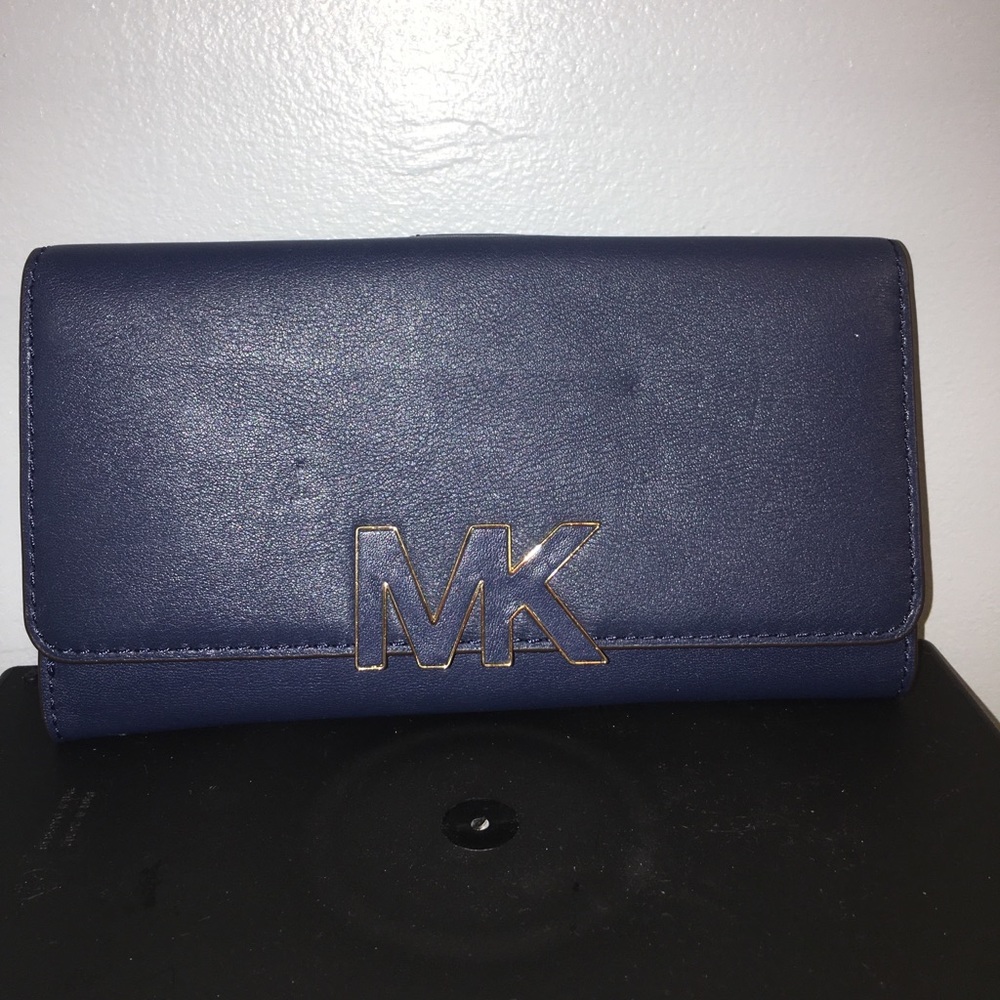 NEVER USED MICHAEL KORS WALLET