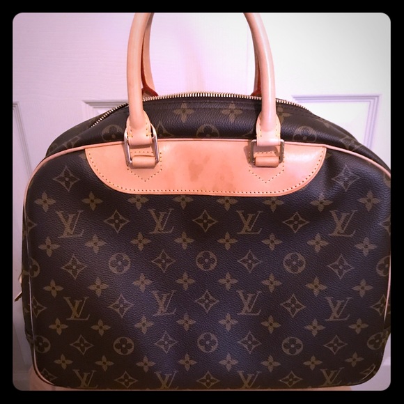 GIFTED to a Kind friend locally .. AUTHENTIC LOUIS VUITTON DEAUVILLE - Picture 3 of 8