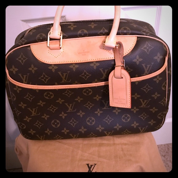 GIFTED to a Kind friend locally .. AUTHENTIC LOUIS VUITTON DEAUVILLE - Picture 5 of 8