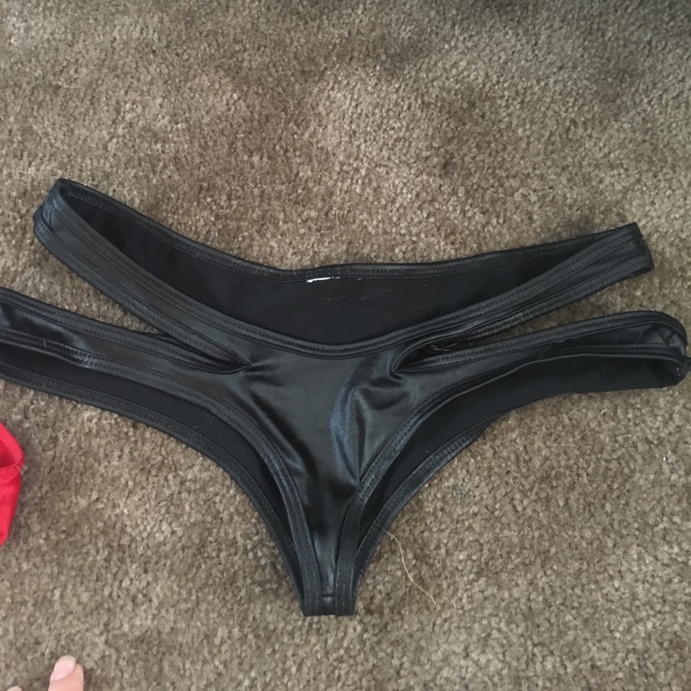Black bottoms