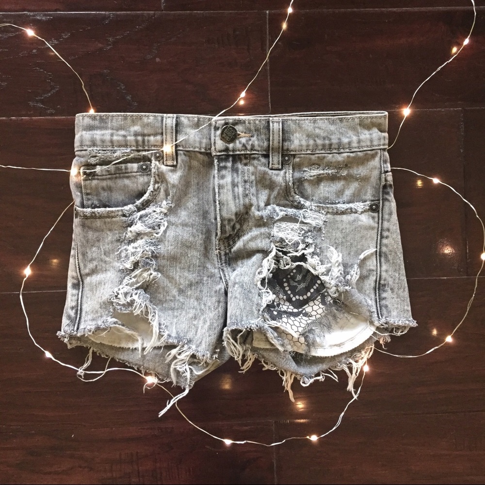 ✨Distressed Shorts✨