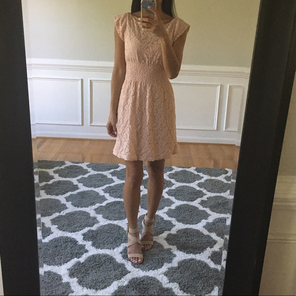 Light pink lace dress. Sz S.