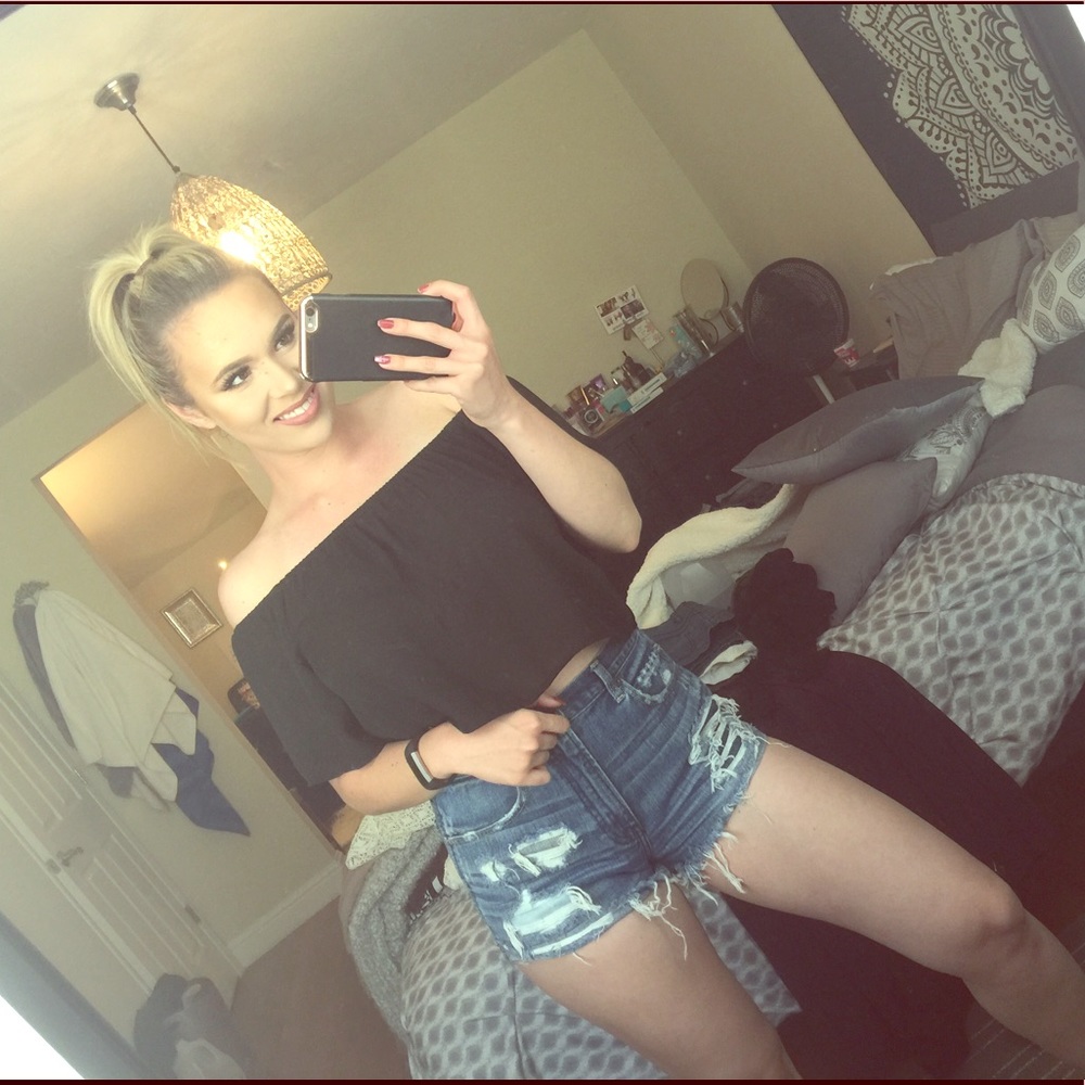 NWOT F21 Off-the-shoulder Top :)