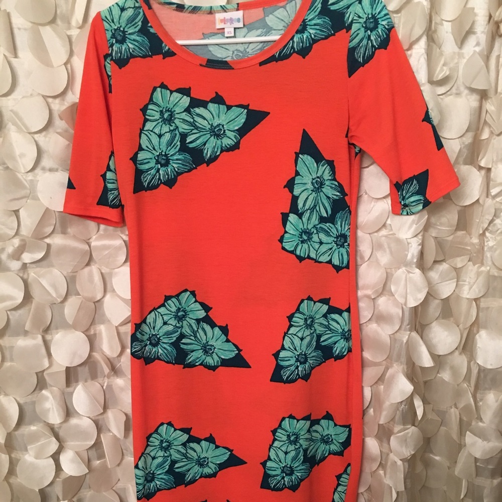 🚫SOLD🚫Lularoe Julia. Size XS.