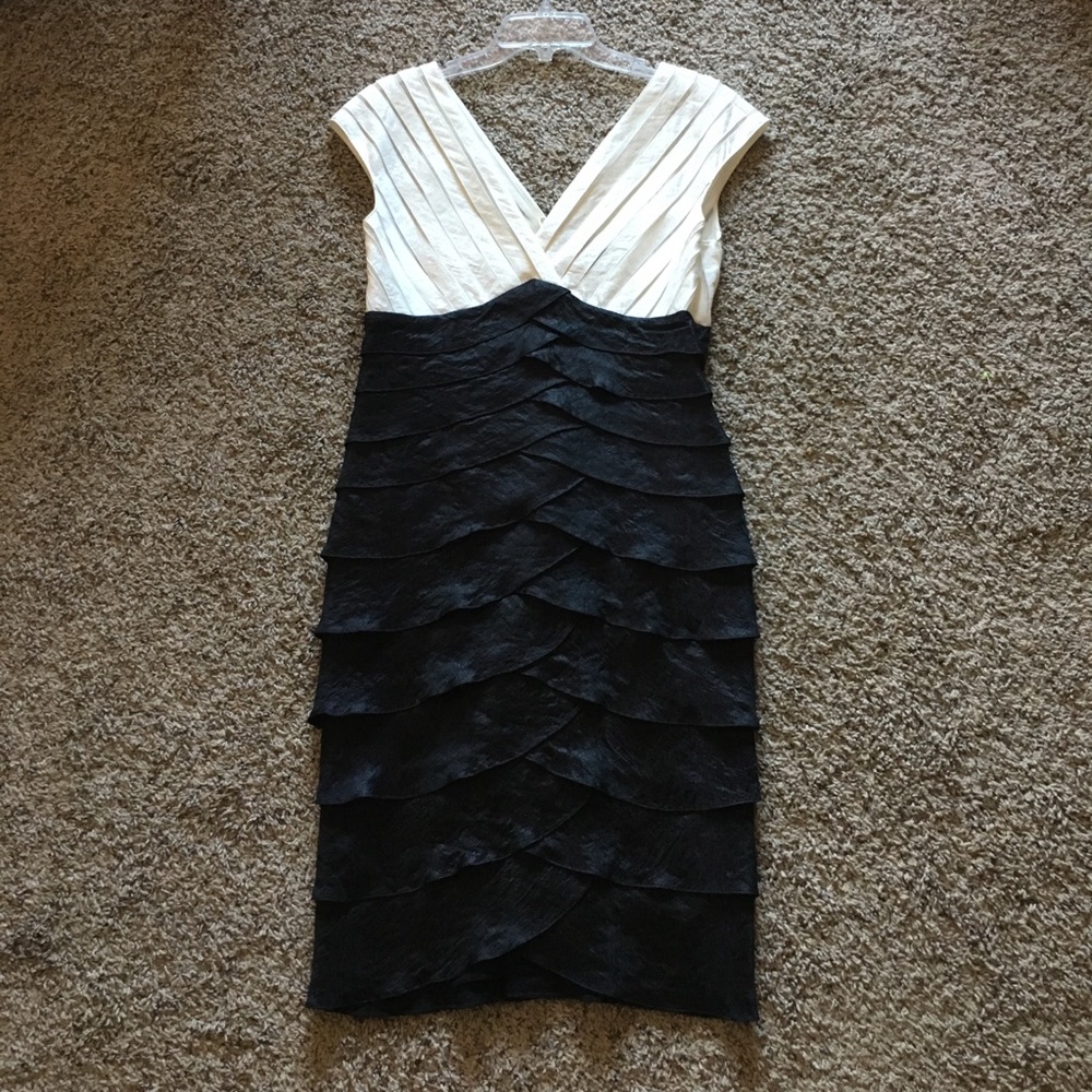 Adrianna Papell White and Black Dress Size 10
