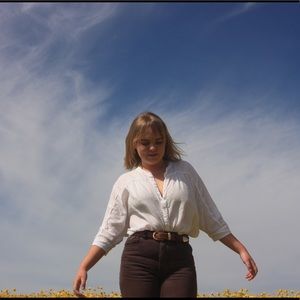 Meet your Posher, Emi