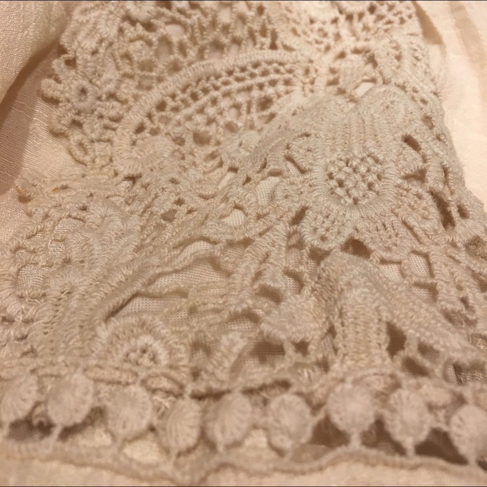 🎉Lowest Mark Down🎉💛Antique Lace Dress💛 - Picture 3 of 3