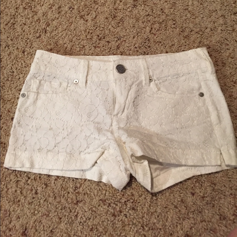 white lace shorts