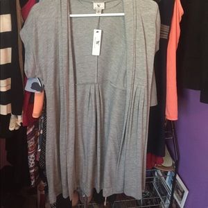 Short sleeve gray sweater