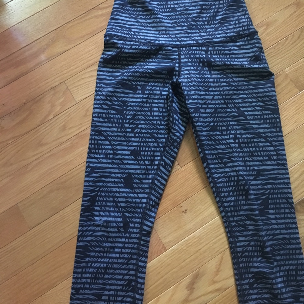 Lululemon cropped leggings, size 4