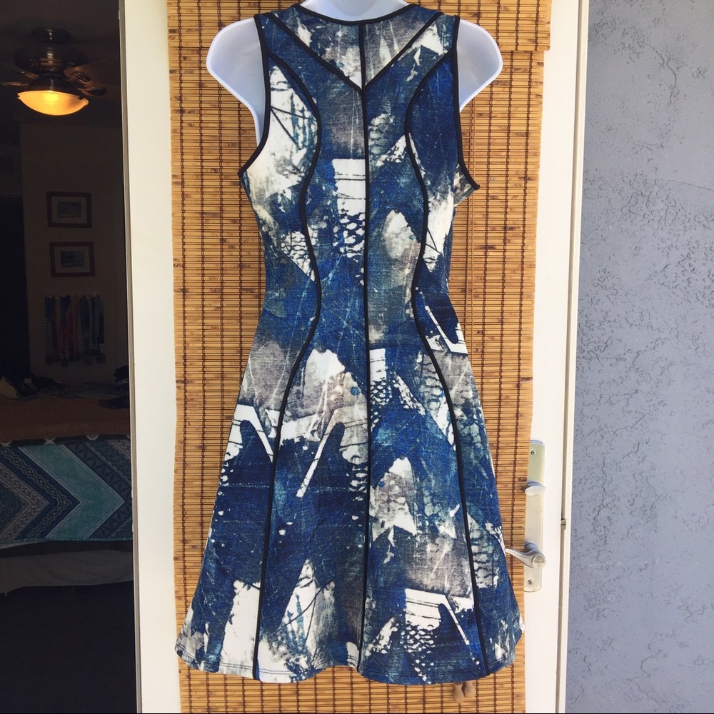 Flattering Dress 👗 - Picture 2 of 3