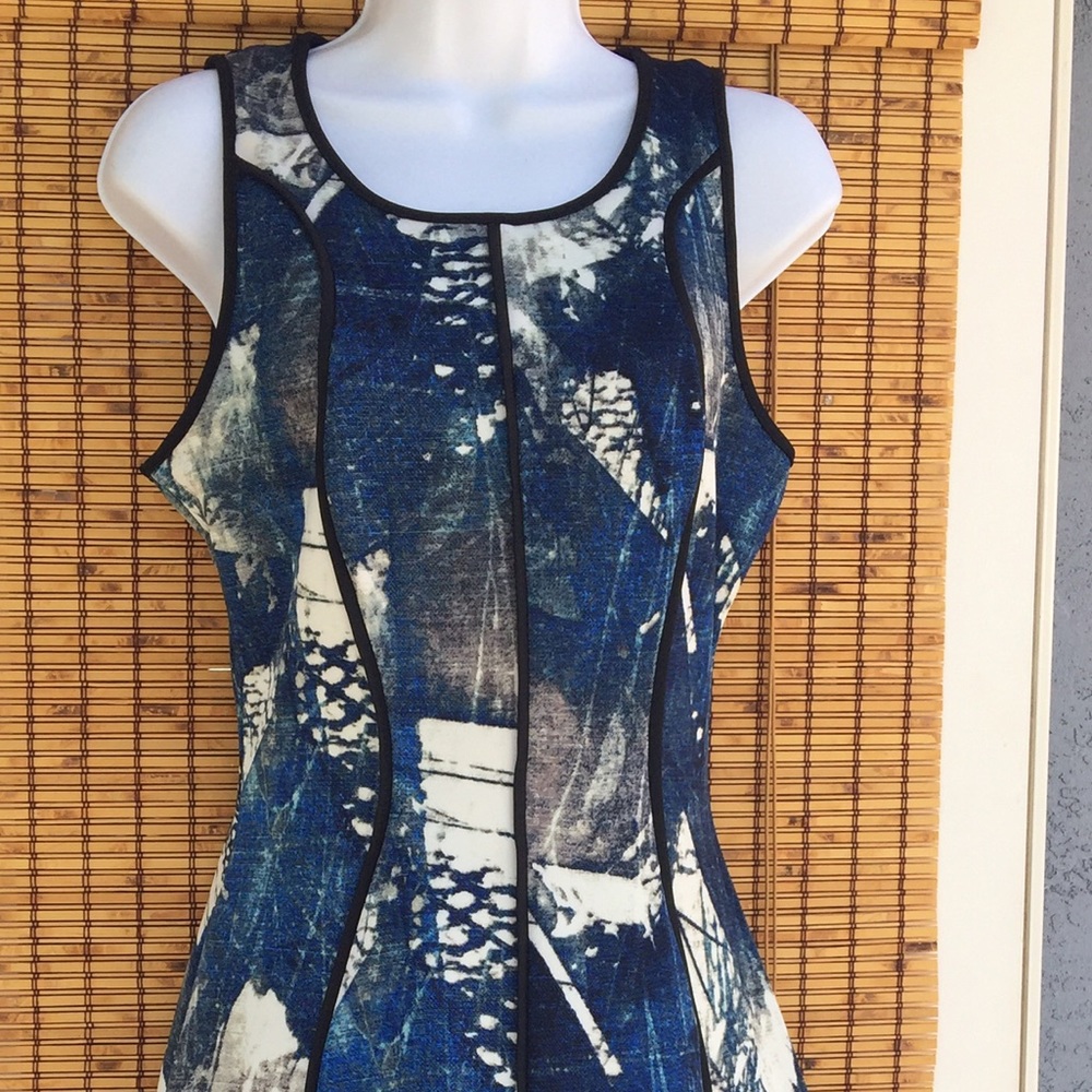 Flattering Dress 👗 - Picture 3 of 3