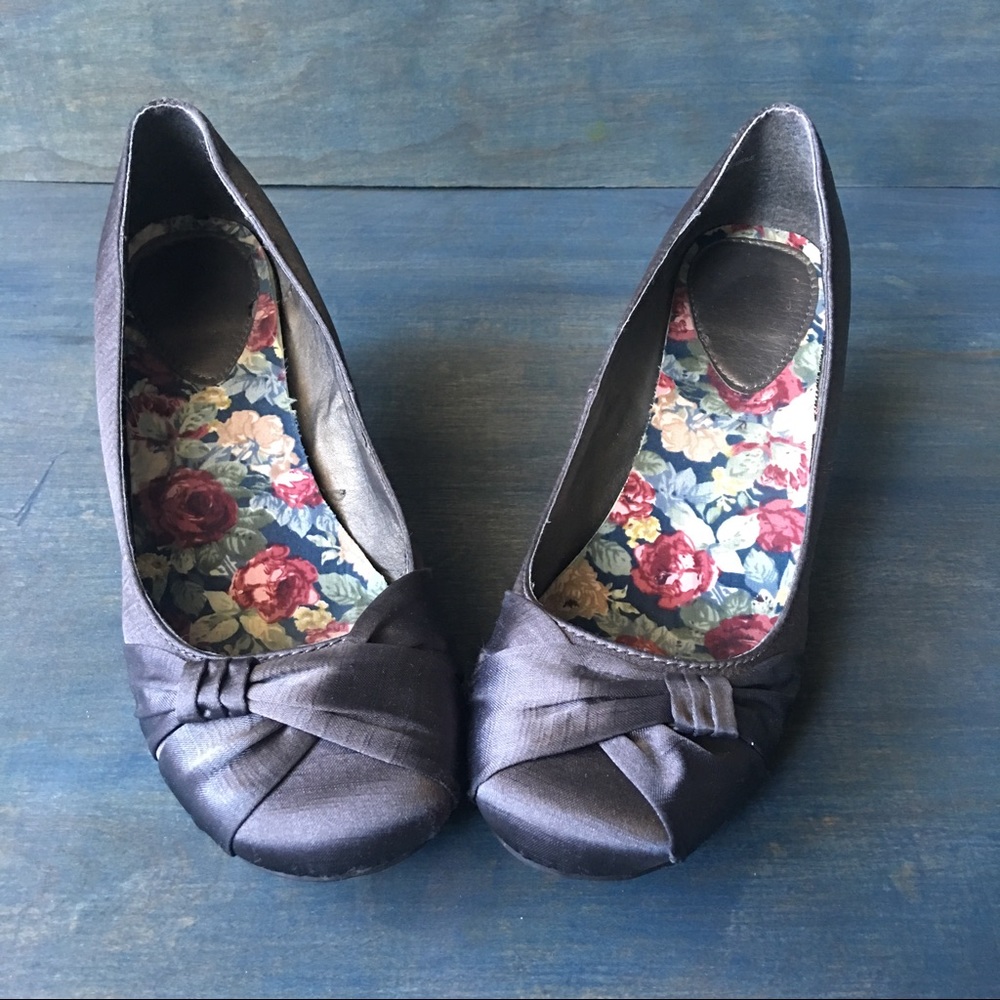 Small Heeled "Satin" Wrap Shoe