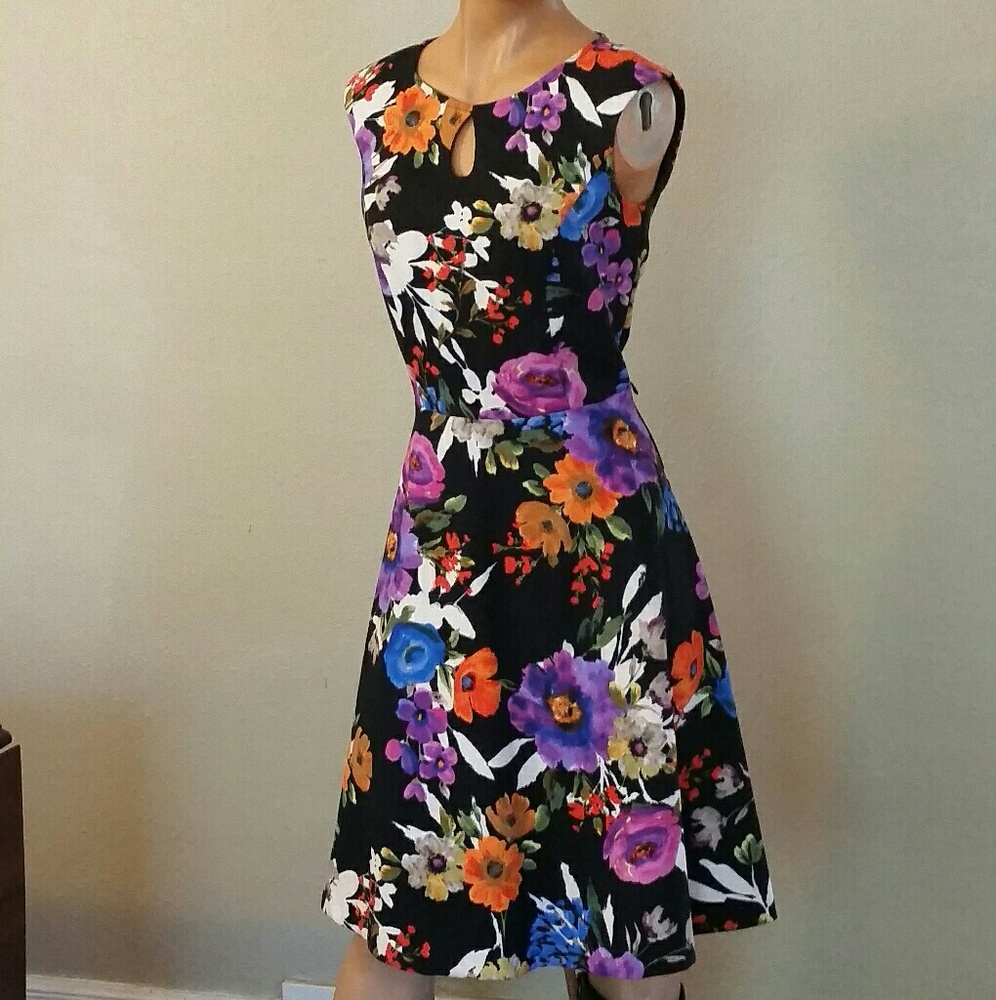 Modcloth London Times classy floral keyhole dress