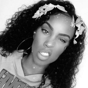 Meet your Posher, Simone