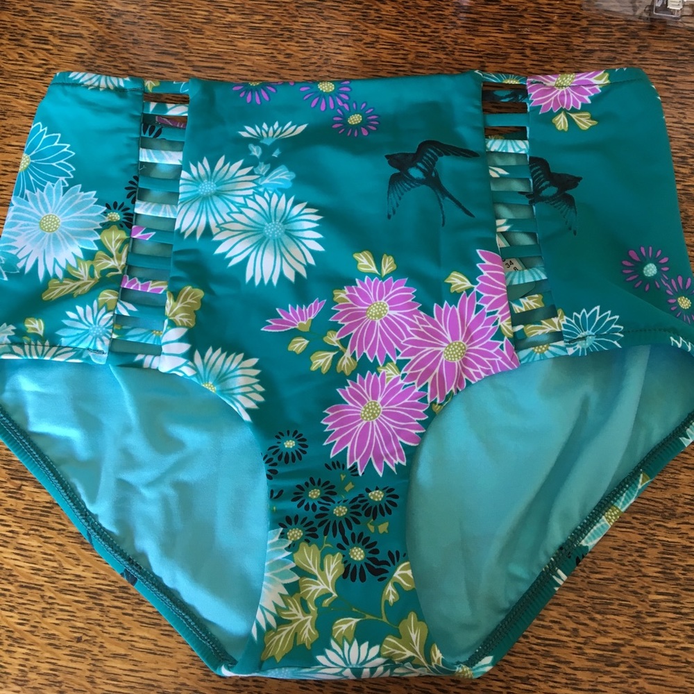 US 4 /AU 8 Seafolly Maldives print bikini bottoms
