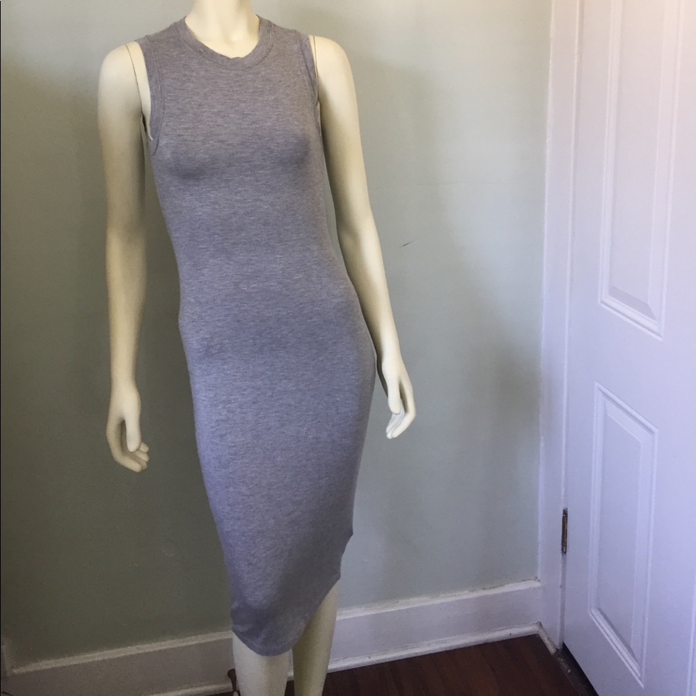 Sleeveless body-con knit dress
