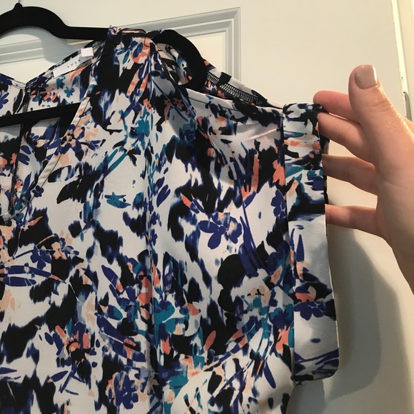 Cold shoulder top - Picture 3 of 3