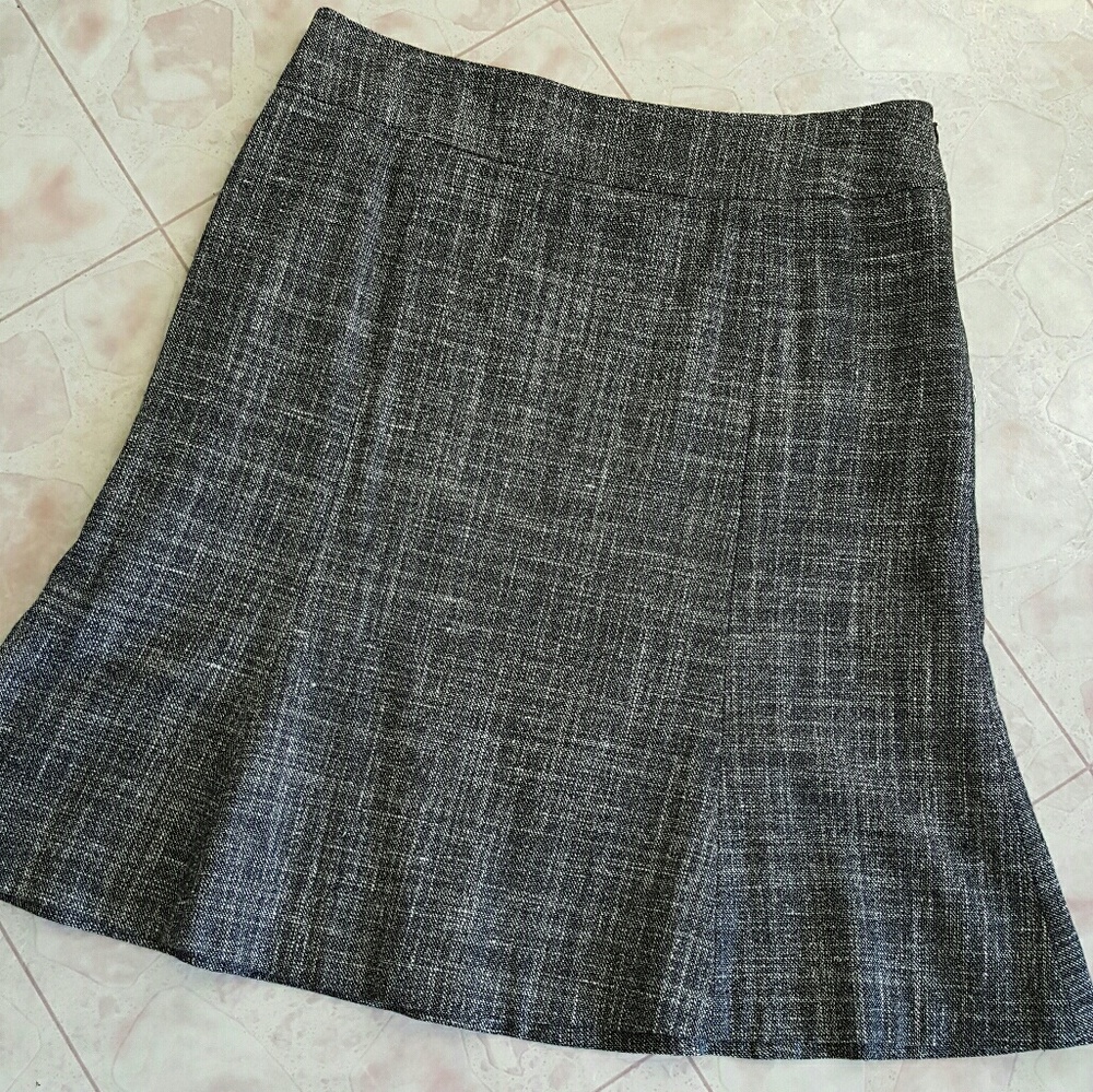 Adorable Anne Taylor Loft skirt