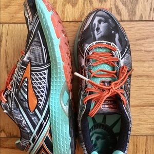 Brooks 9.5 NYC Inspire shoes