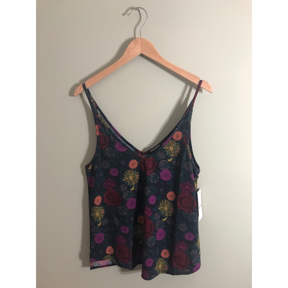 NWT Printed V Neck Cami