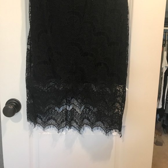 Lace dress - Picture 2 of 3