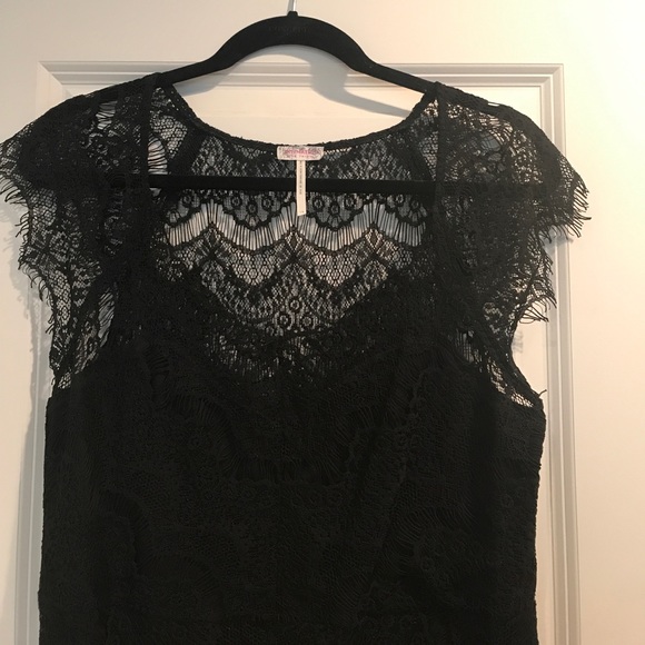 Lace dress - Picture 3 of 3