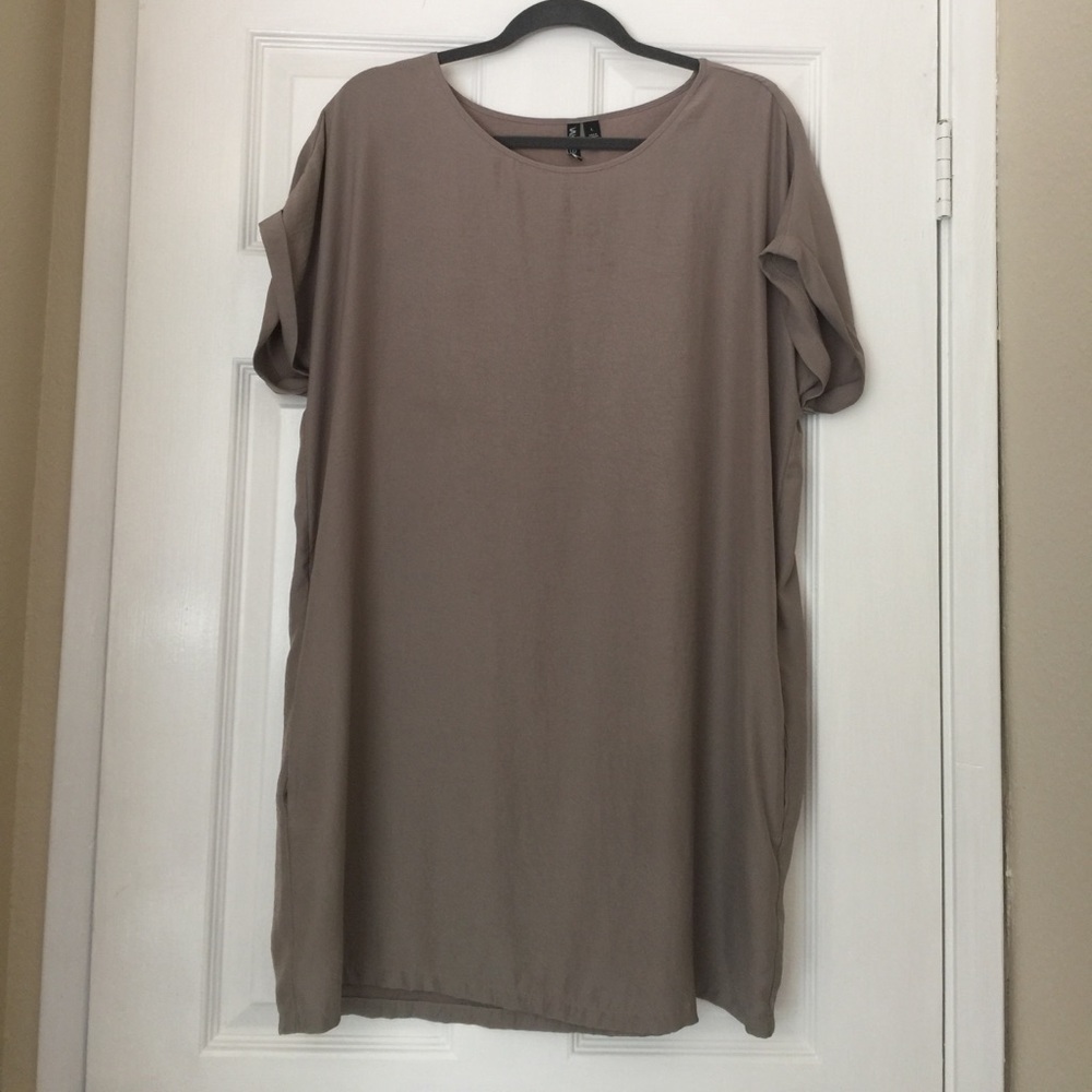 Dress w side pockets
